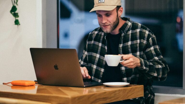 Travailler dans un café
